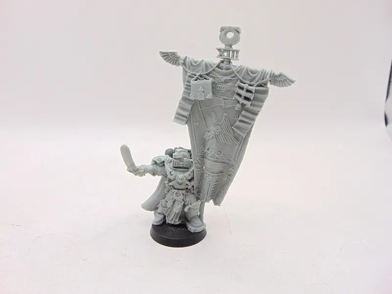 Blades of Ultramar Standard Bearer / Chapter Ancient
