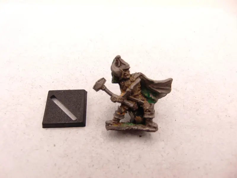 C17 Skeleton 2-handed Hammer & Cloak