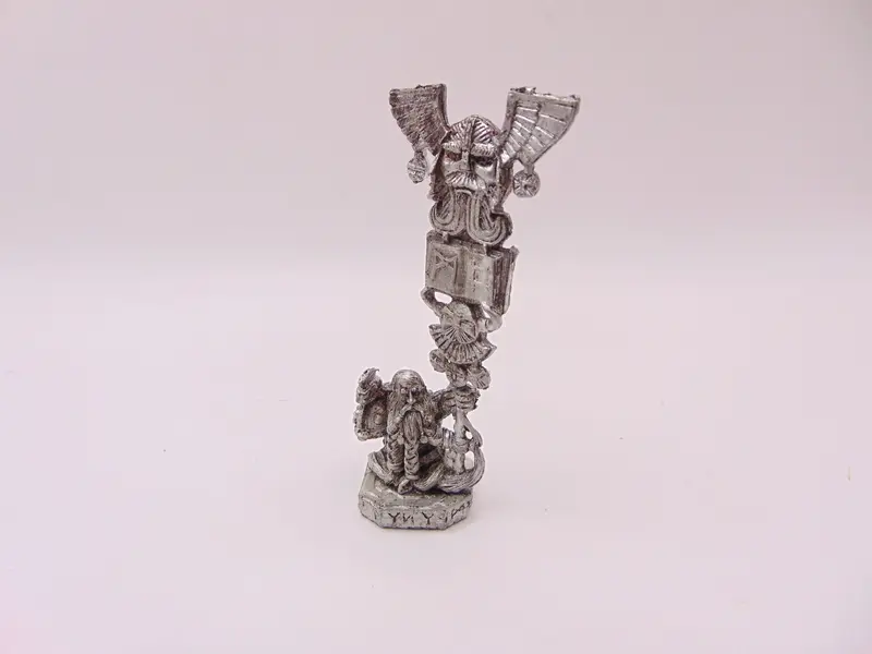Dwarf Army Standard Bearer