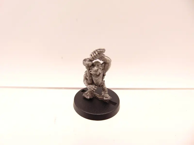 Gretchin loading a Blunderbuss