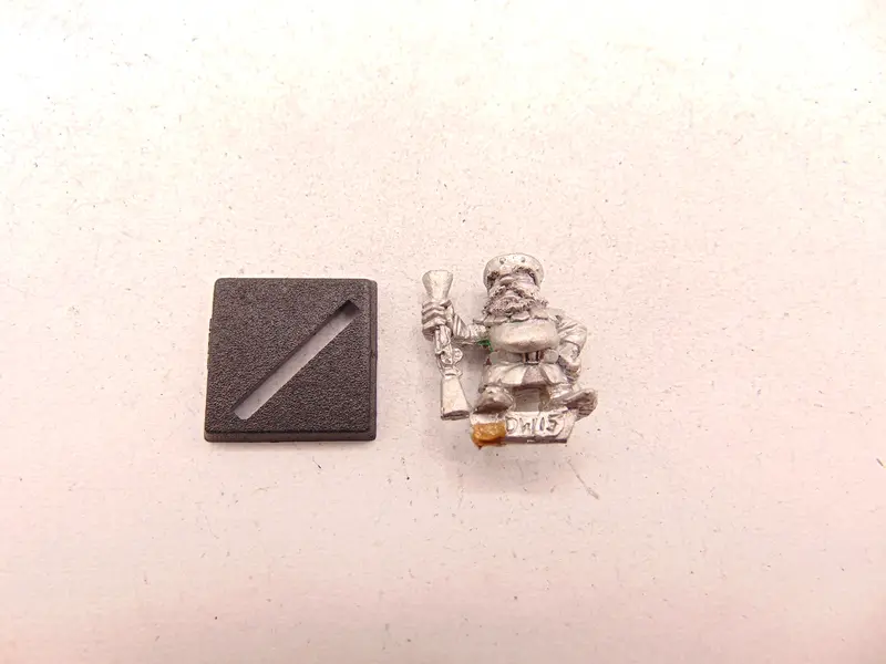 MM10 Dwarf - DW15 Handgun