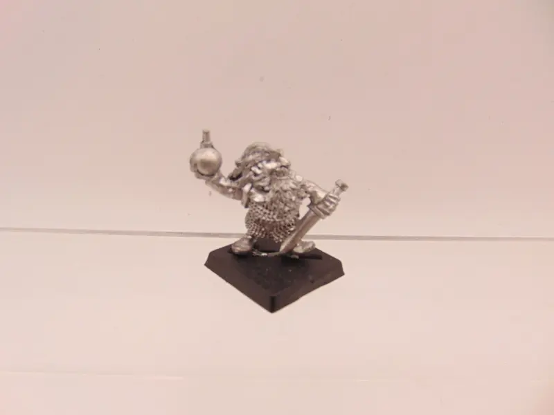 MM10 Marauder Dwarf Warrior Sword & Bomb