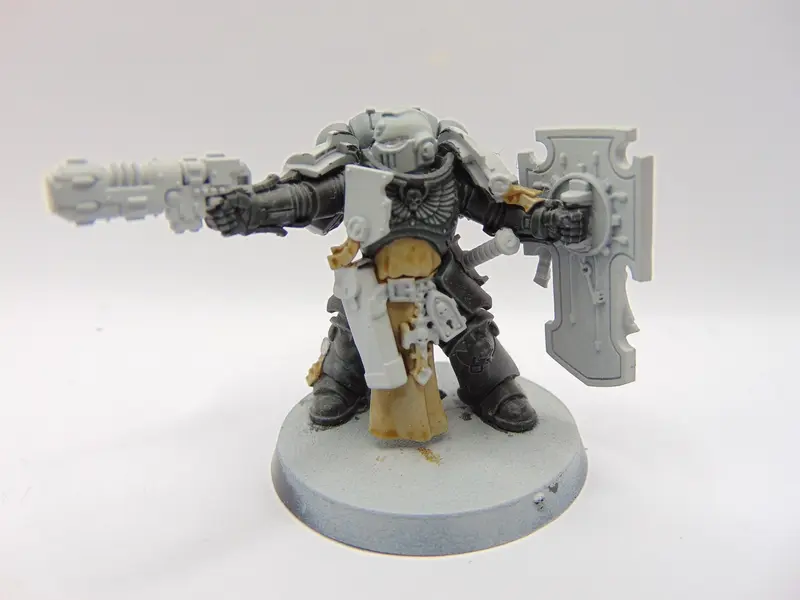 Primaris Lieutenant with Storm Shield