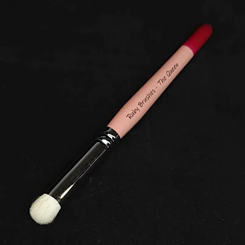 Ruby Brushes The Queen - Drybrush