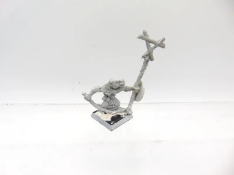 Skaven Standard Bearer